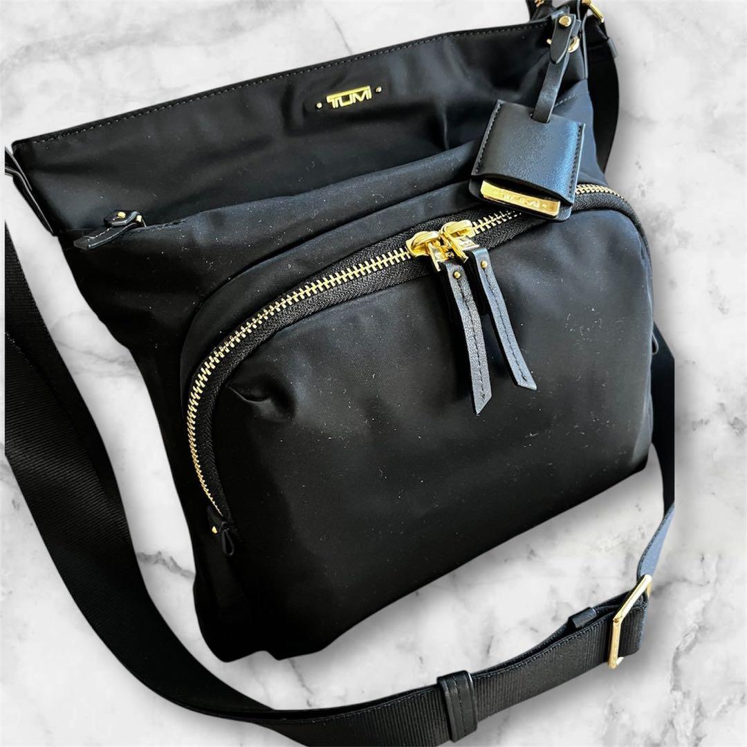 TUMI ブラック ショルダーバッグ 中型