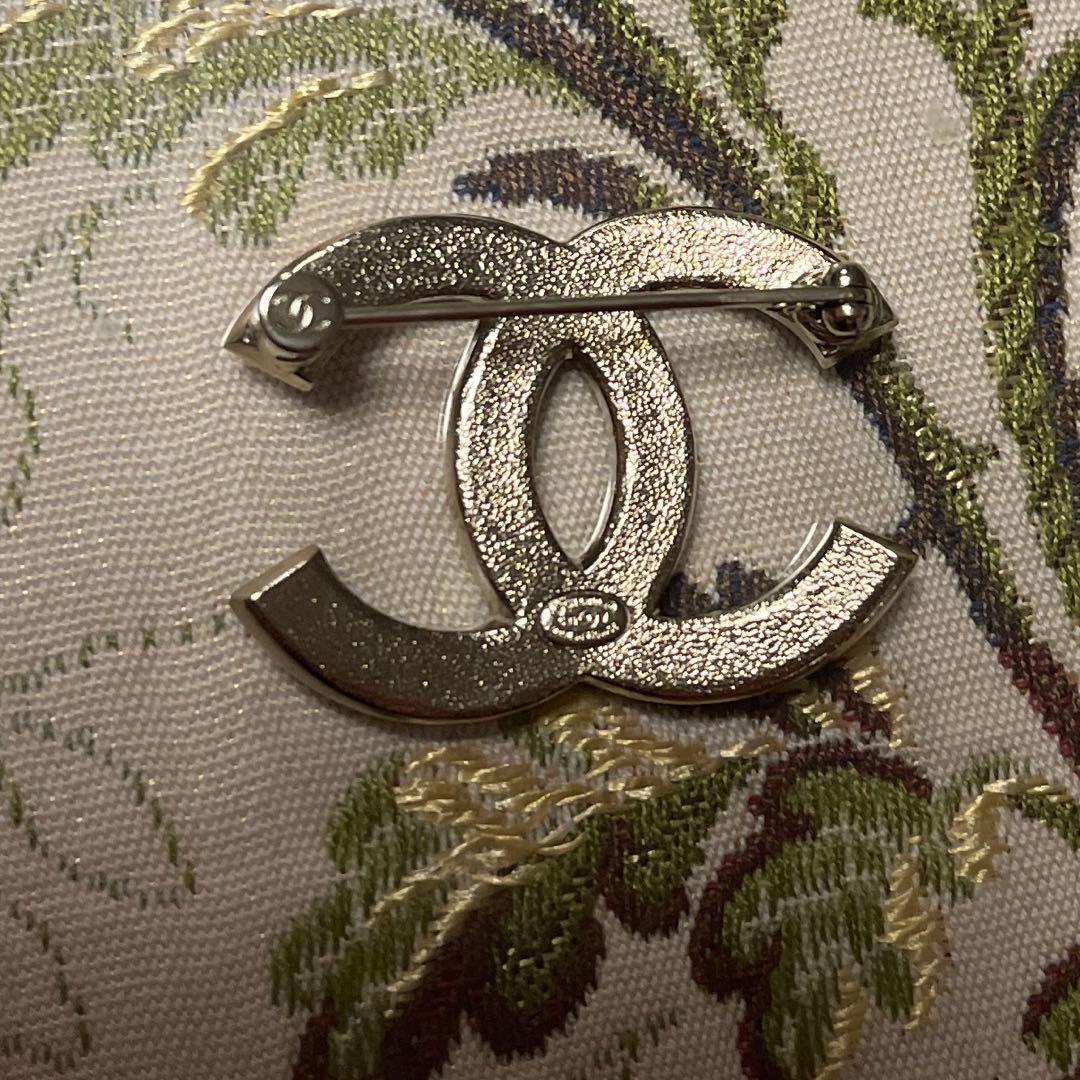CHANEL ブローチ　ミニポーチ付き