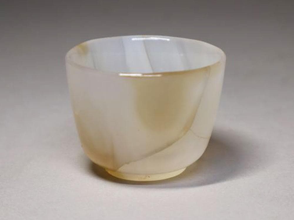 【玉】　★ 玉石 冰糖瑪瑙料小杯 ★　清朝期　整料彫刻 茶器酒器　文房珍玩