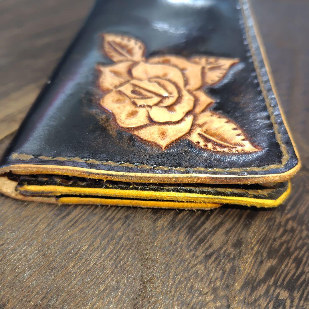 ミドルサイズ トラッカーウォレット 黒×茶 1輪のバラ