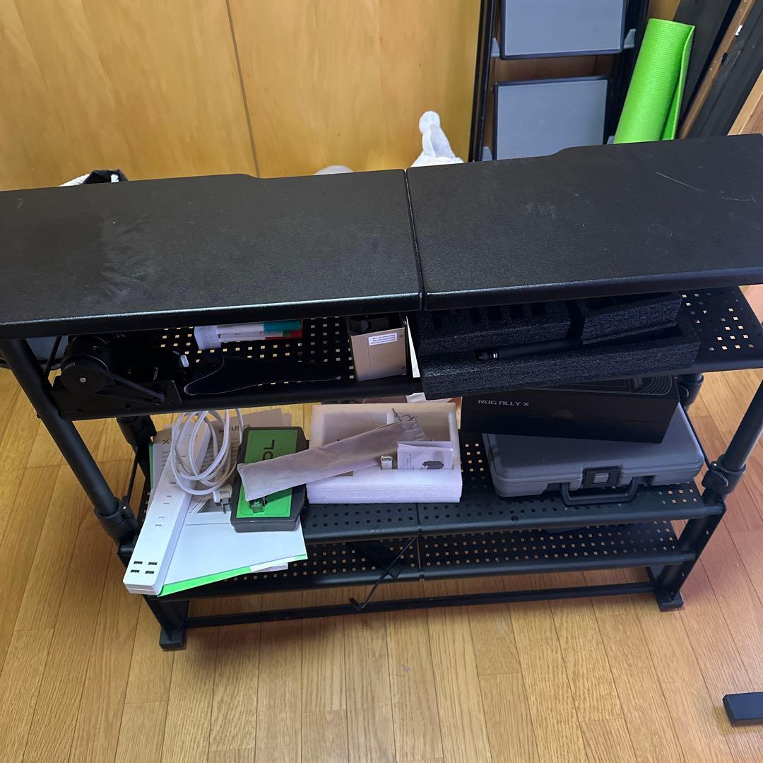 バウヒュッテ　モニターテーブル