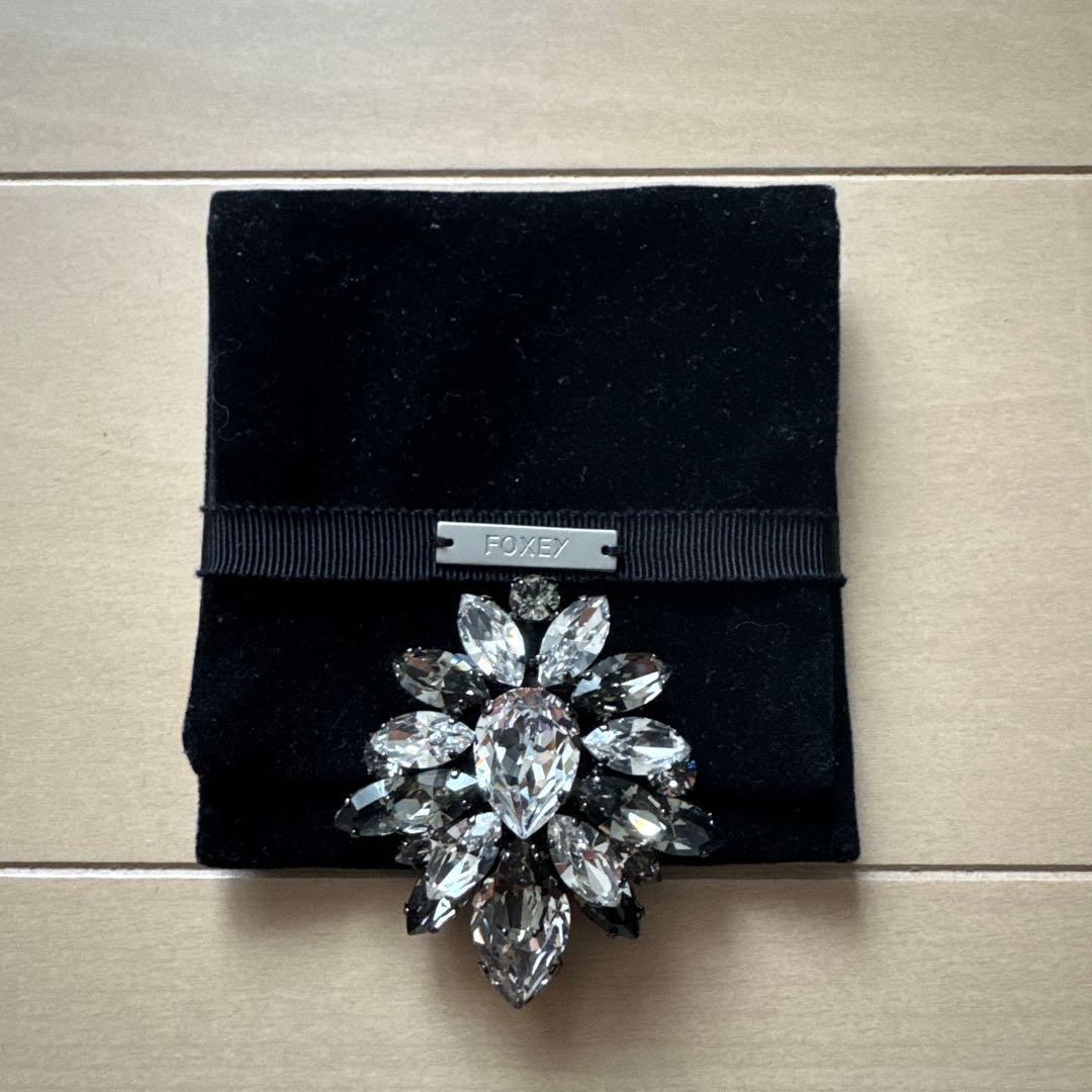 FOXEY フラワー・リーフモチーフ ブローチ