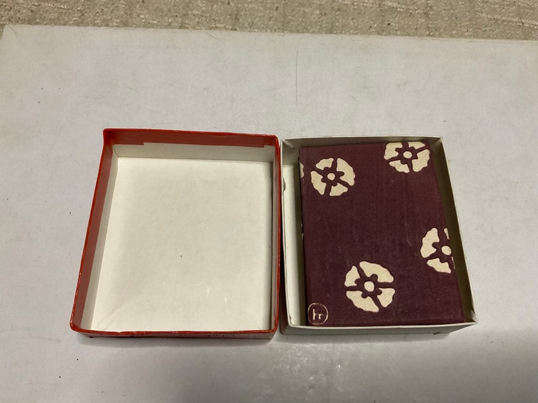 ミニ・浮世絵。8cm程の豆本。【箱付き　27枚の浮世絵　歌麿他】。