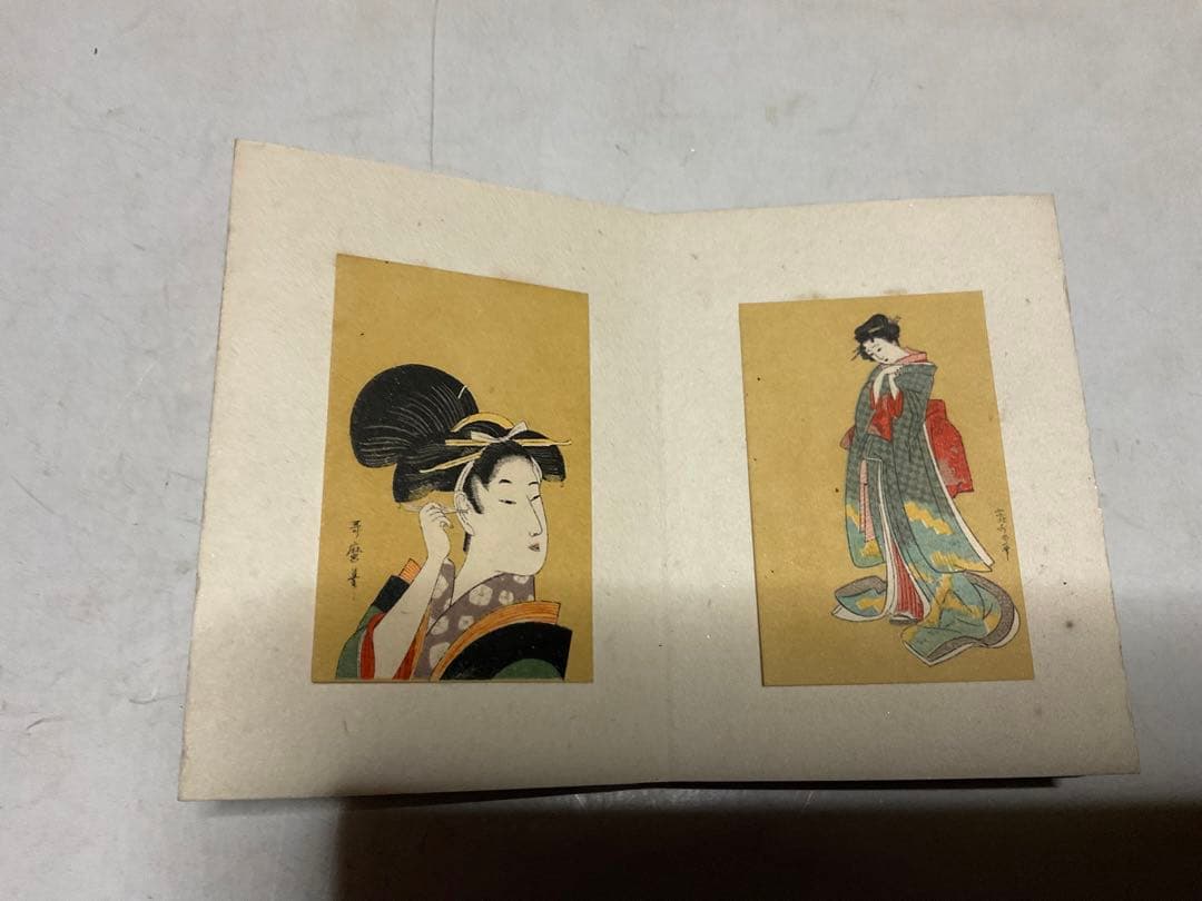 ミニ・浮世絵。8cm程の豆本。【箱付き　27枚の浮世絵　歌麿他】。