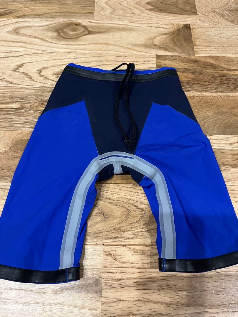 限定色　アリーナ高速水着アクアフォースX SSSサイズ