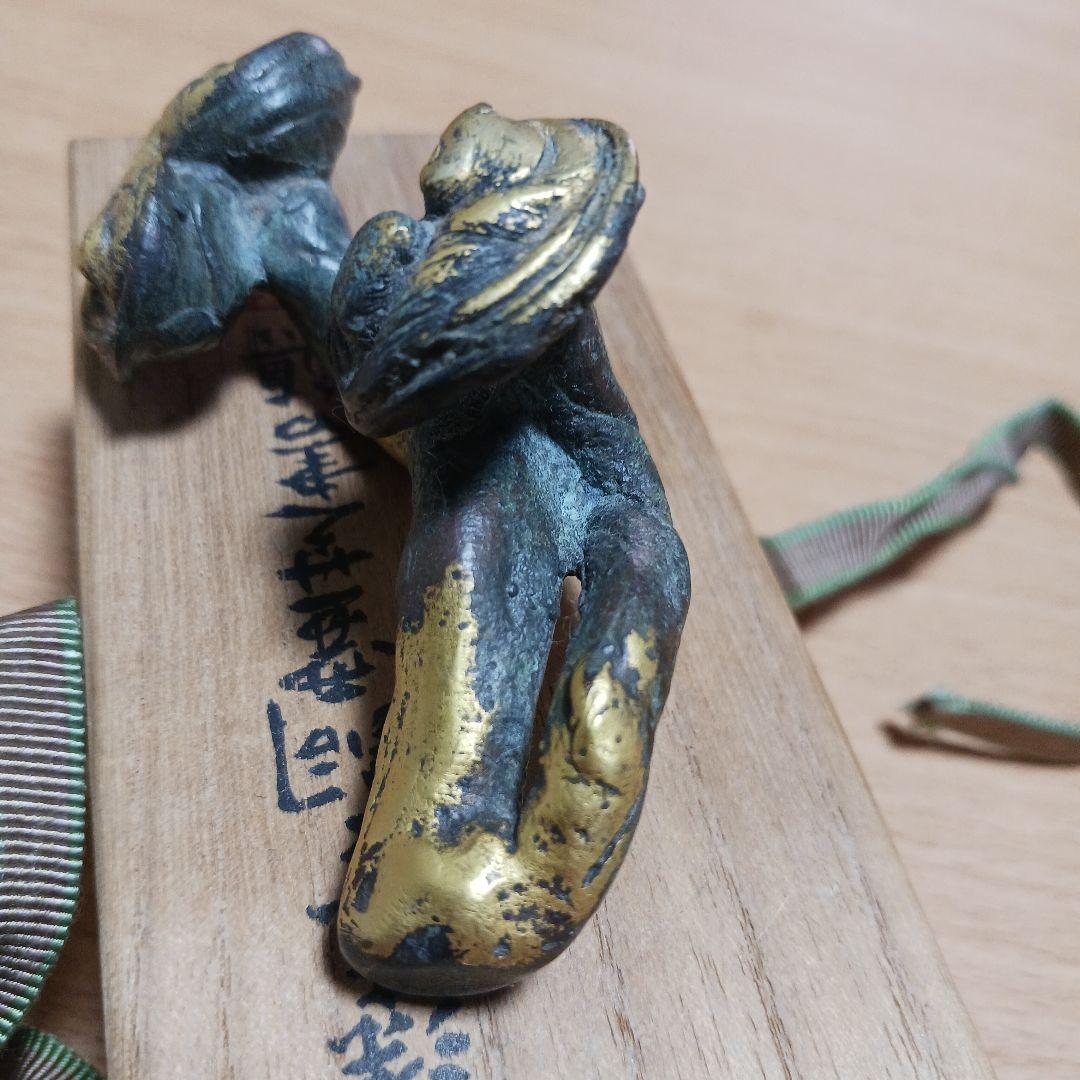 秦蔵六　塗金銅霊芝(サルノコシカケ)書鎮　共箱