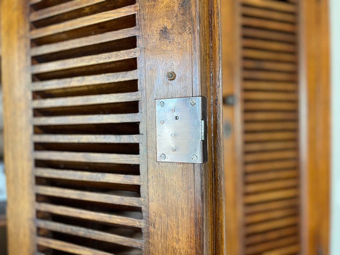 送料込　フラマン (FLAMANT)のキャビネット　上下分解可能