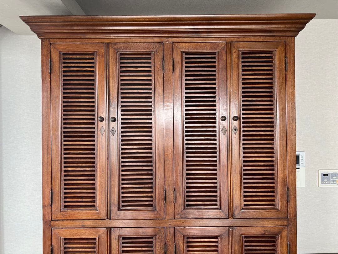 送料込　フラマン (FLAMANT)のキャビネット　上下分解可能