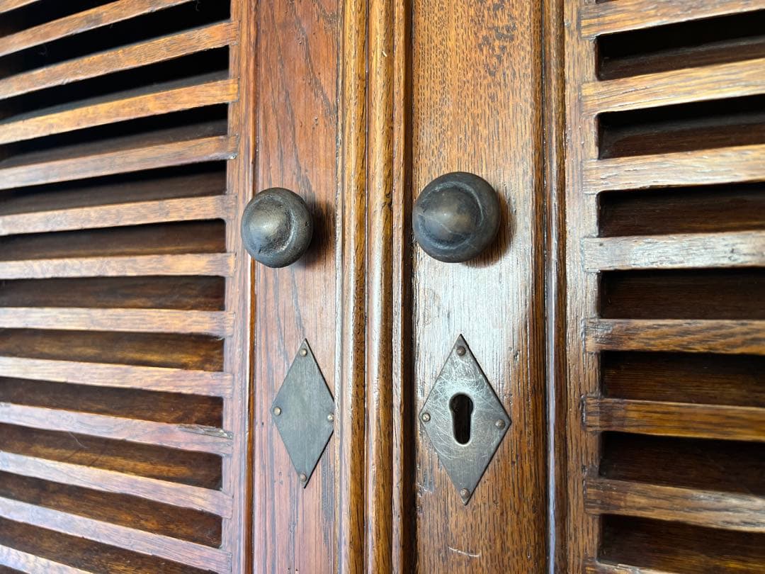 送料込　フラマン (FLAMANT)のキャビネット　上下分解可能