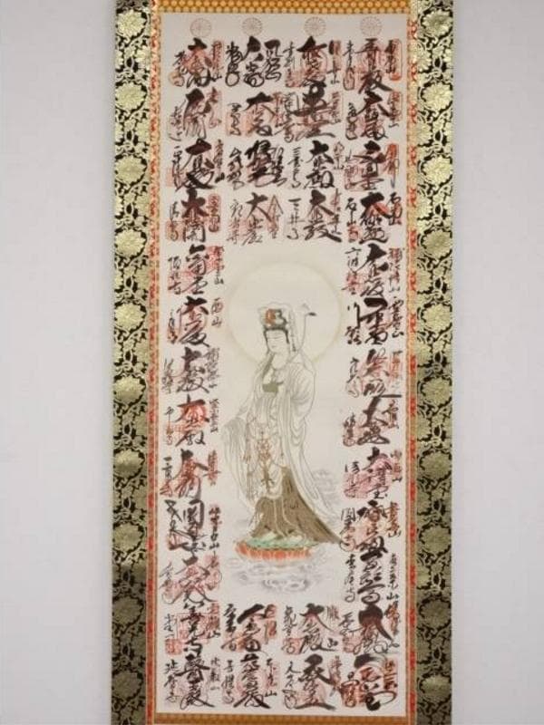 掛軸「西国三十三ヵ所霊場御朱印集印譜」白衣観音菩薩像 紙本 保護箱付 IN001