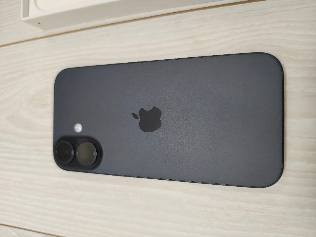 SIMフリー　iPhone16 128GB ブラック ケース付き　フィルム貼付済