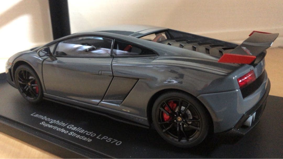 1/18　オートアート ランボルギーニ ガヤルド LP570-4