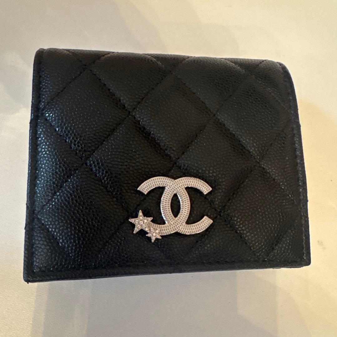 シャネル　ブラック 二つ折り財布