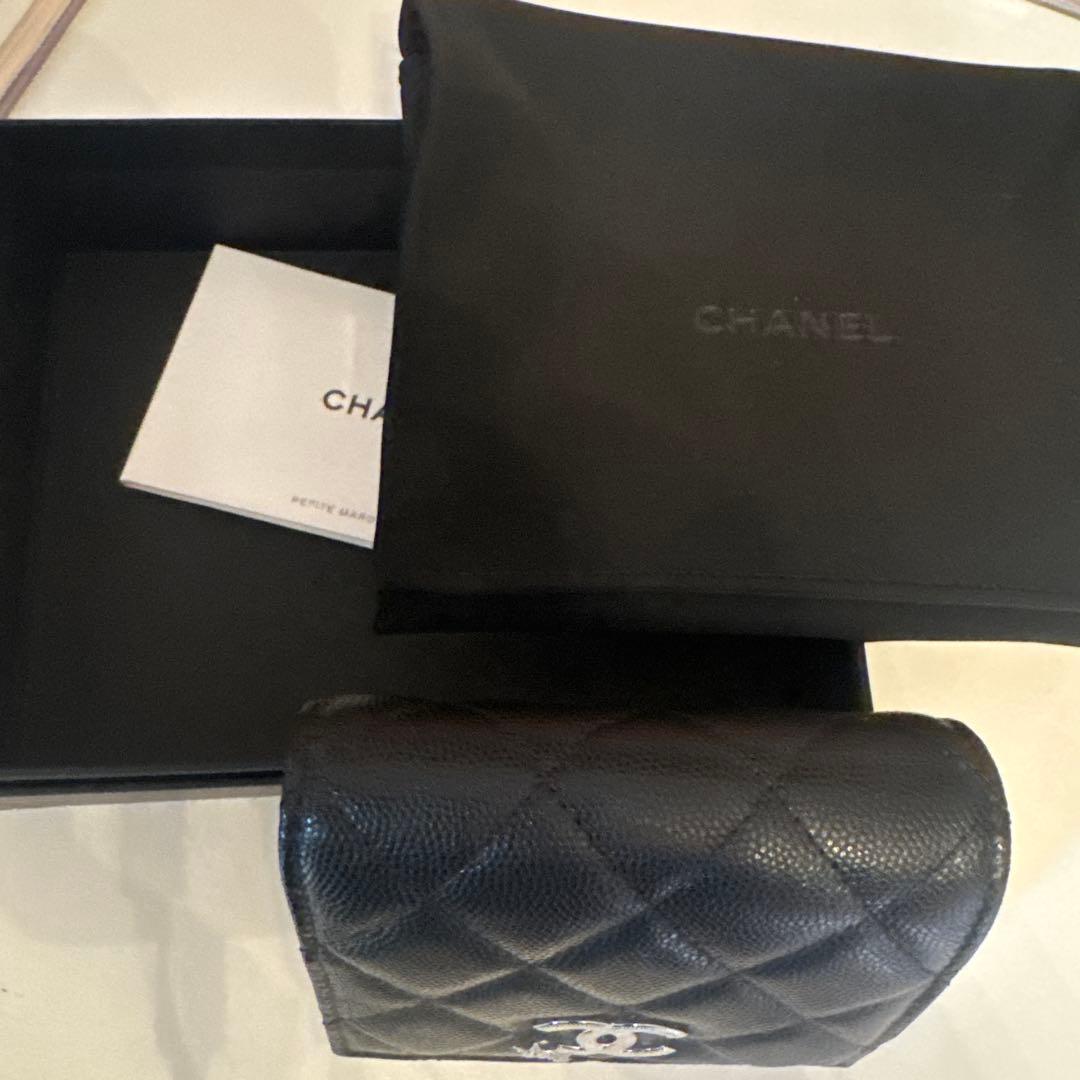 シャネル　ブラック 二つ折り財布