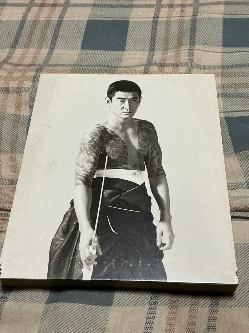 高倉健／唐獅子牡丹　卓上　木製パネル【角に傷が付いております。】