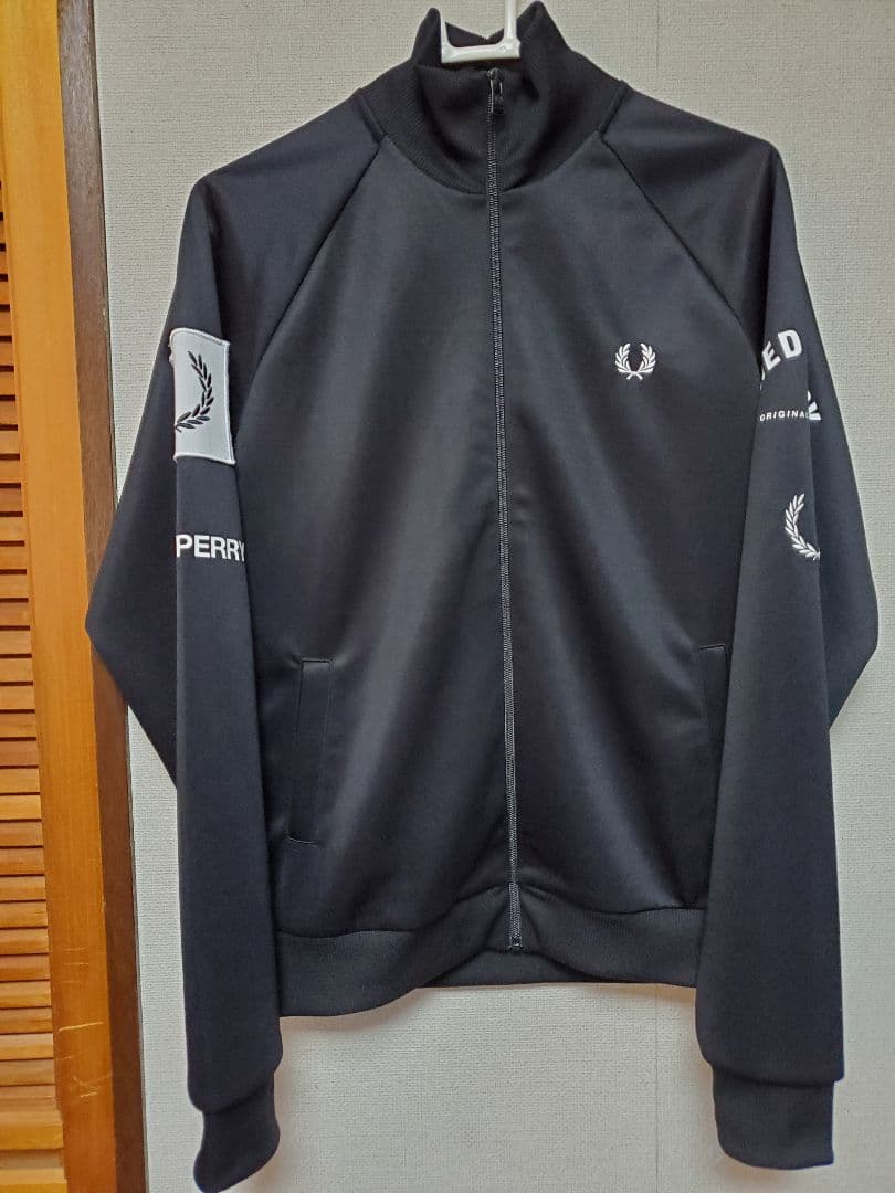 も*ん様 FRED PERRY　トラックジャケット　Sサイズ