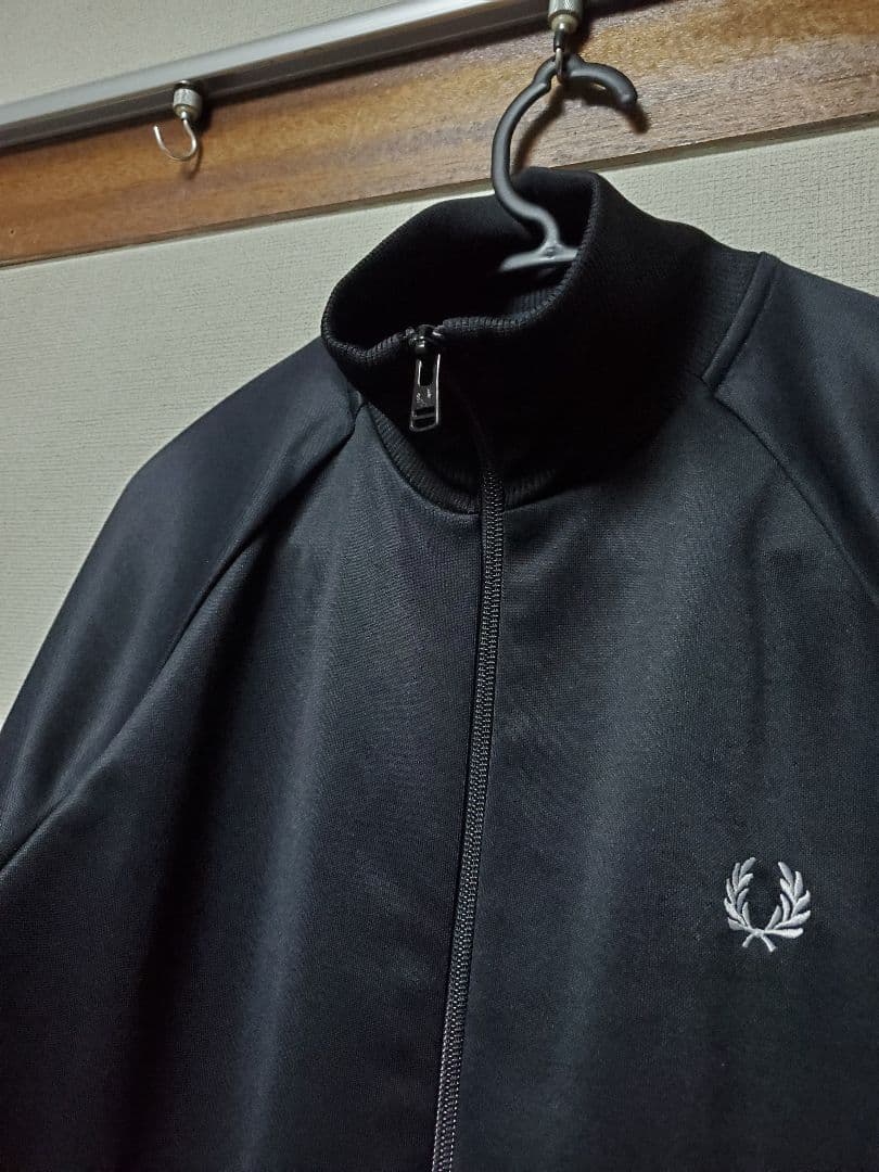 も*ん様 FRED PERRY　トラックジャケット　Sサイズ