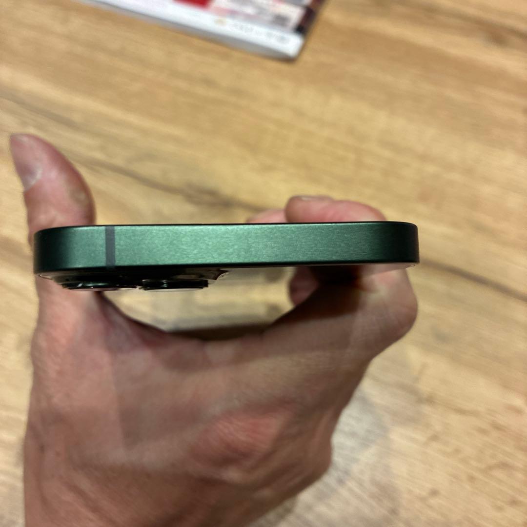 Apple iPhone 本体 ダークグリーン