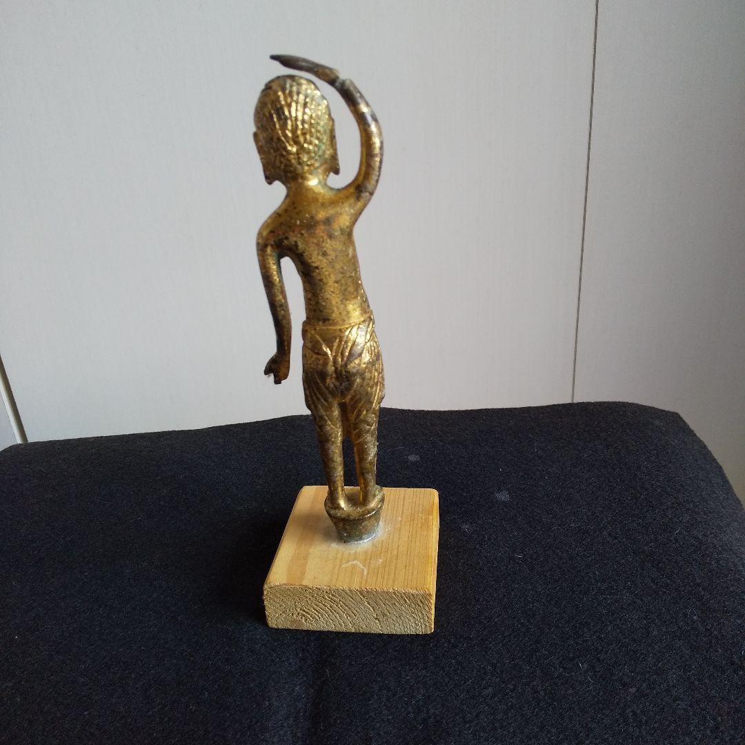古代の金色の仏像