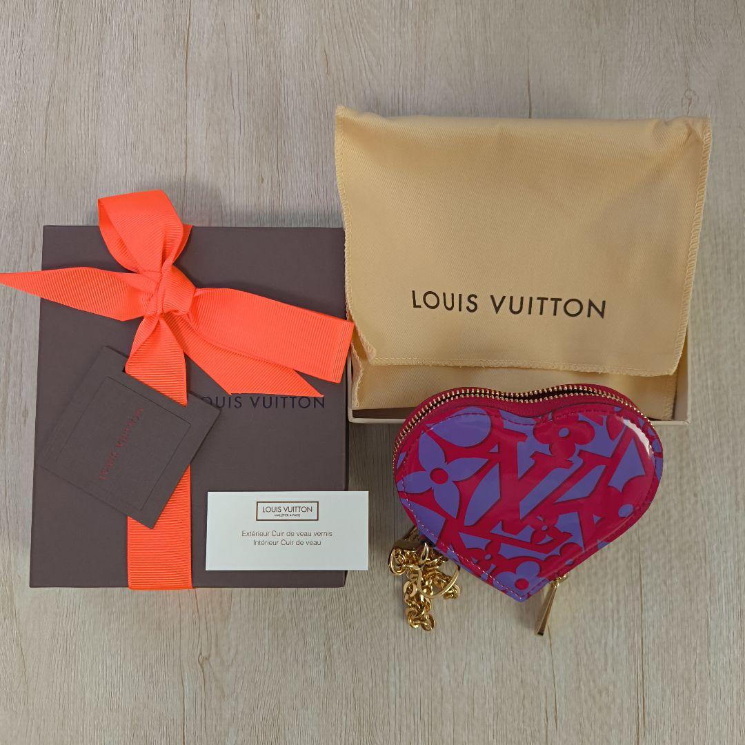 新品　箱付き　LOUISVUITTON　ケース　ハート　ポルトモネクール