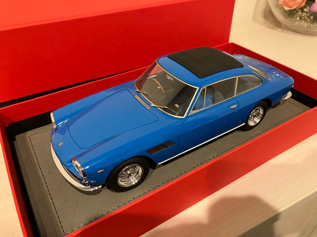 1/18 BBR フェラーリ 330 GT 2+2