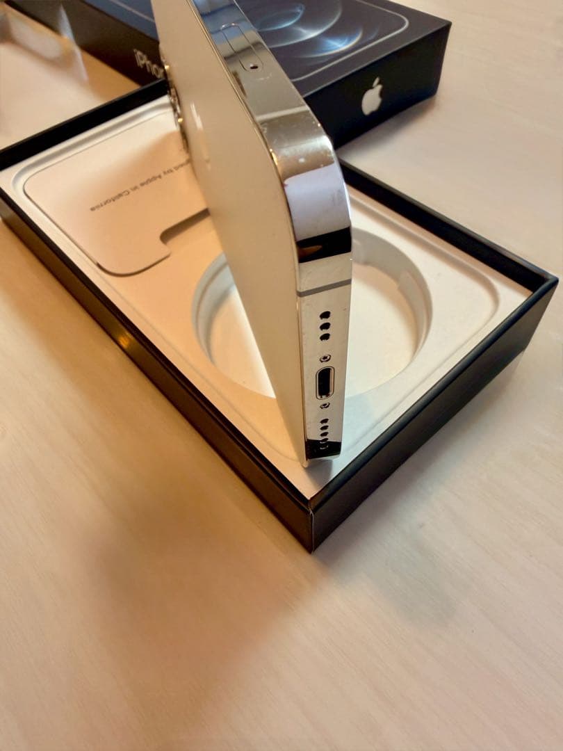 Apple iPhone 12 Pro シルバー 本体、箱付き