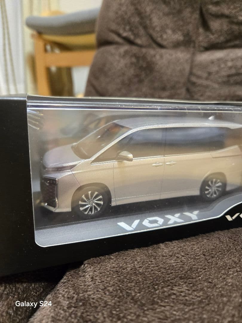 現行型VOXYミニカー 1/30スケール メタルストリームメタリック