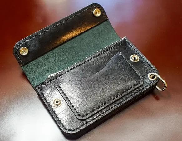 新喜皮革　ホースバット トラッカーウォレット 手縫い ミドル 馬革