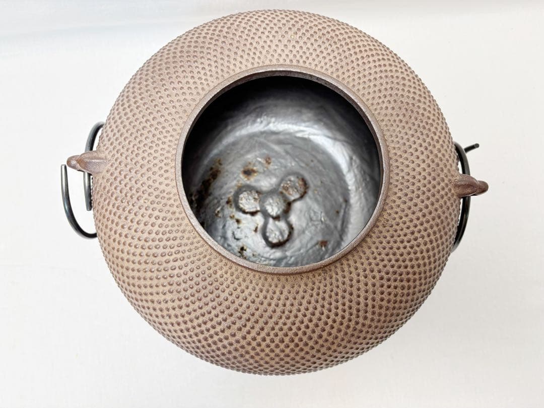 ほぼ未使用 茶道具 釜師 佐藤 浄清造 霰地紋 平丸釜 釜印 釜鐶付 栞 共箱