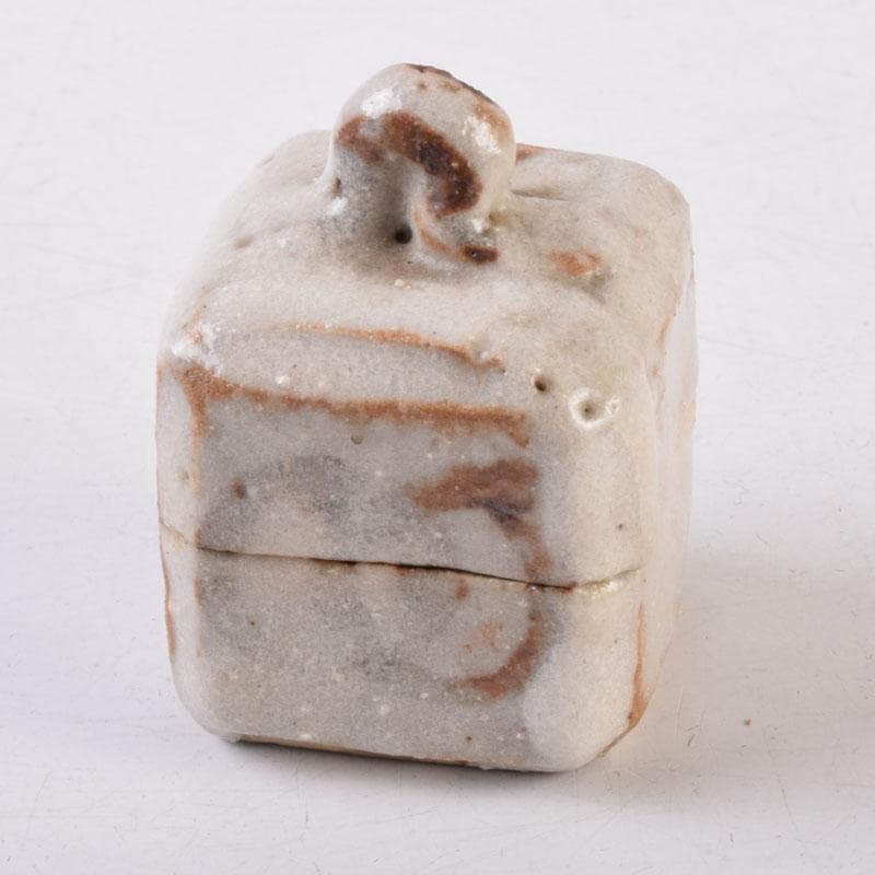 茶道具　志野焼　春恭作　花文　香合　共箱　C　8471