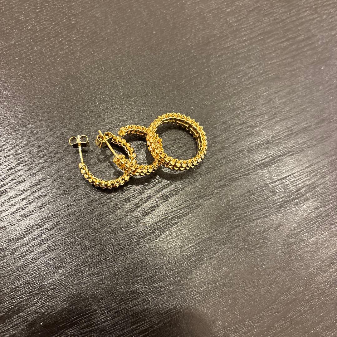 指輪（リング）　ピアス　セット　動くパーツ　 ゴールド色