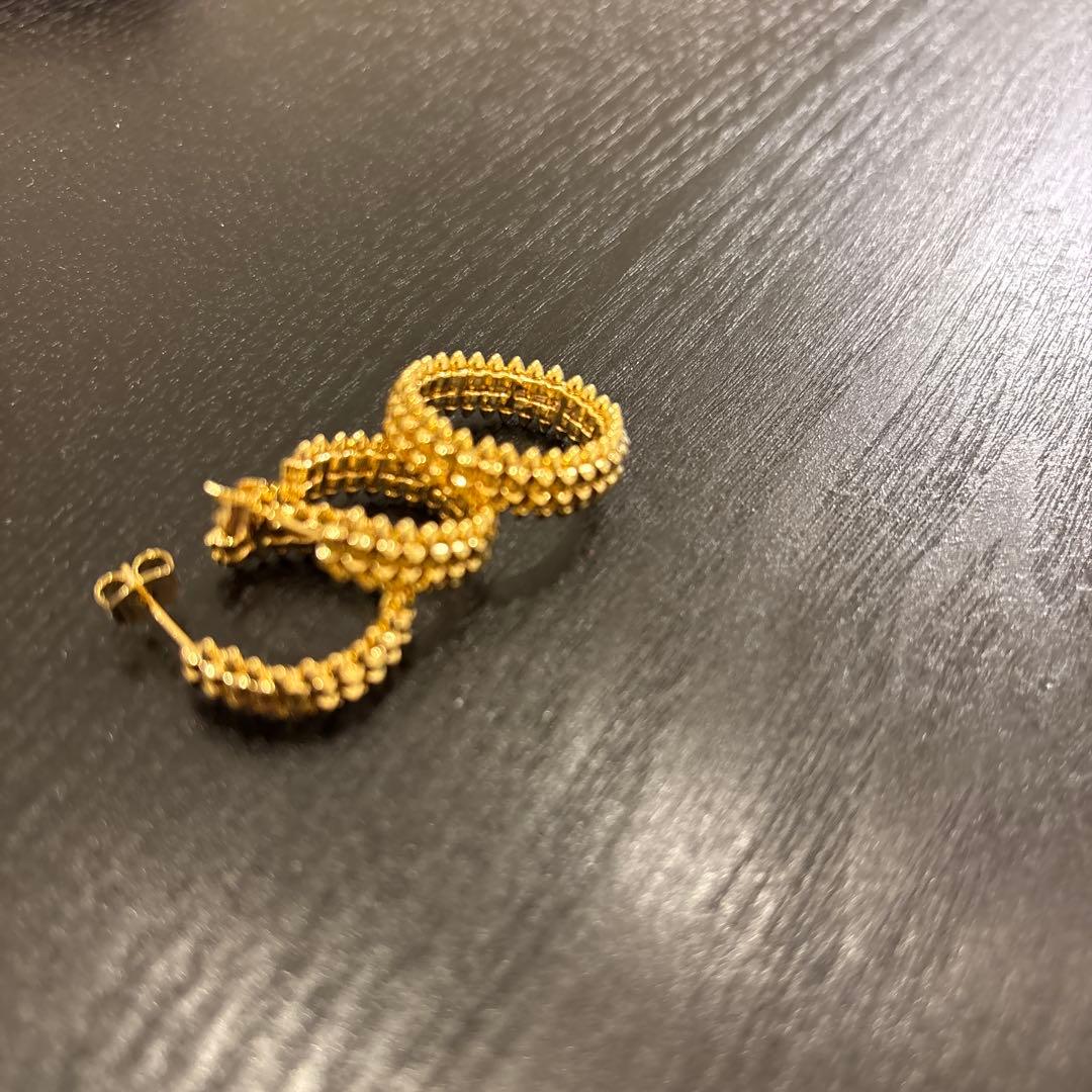 指輪（リング）　ピアス　セット　動くパーツ　 ゴールド色