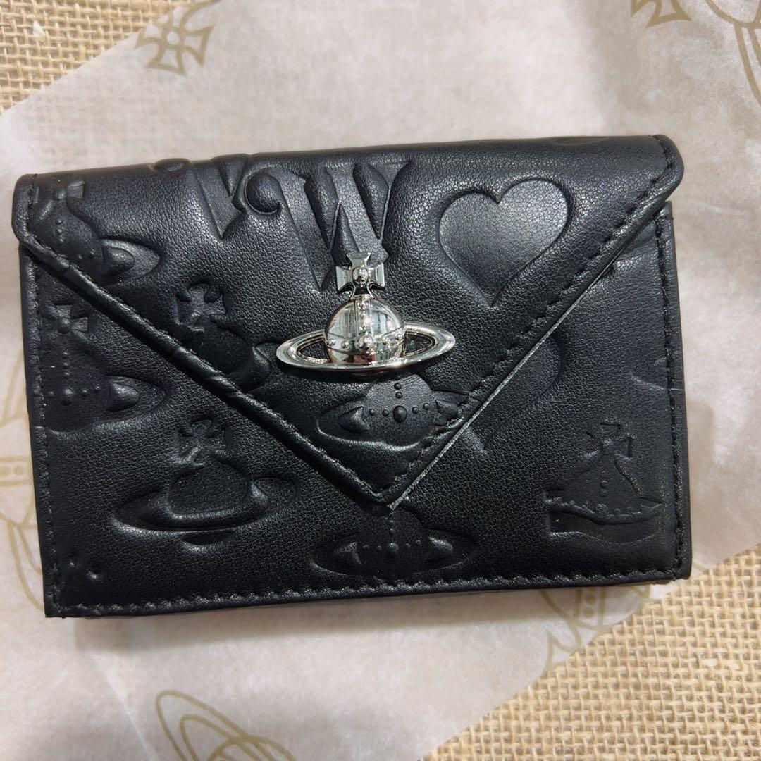 Vivienne W estwoodブラック三つ折り財布 エンボスデザイン