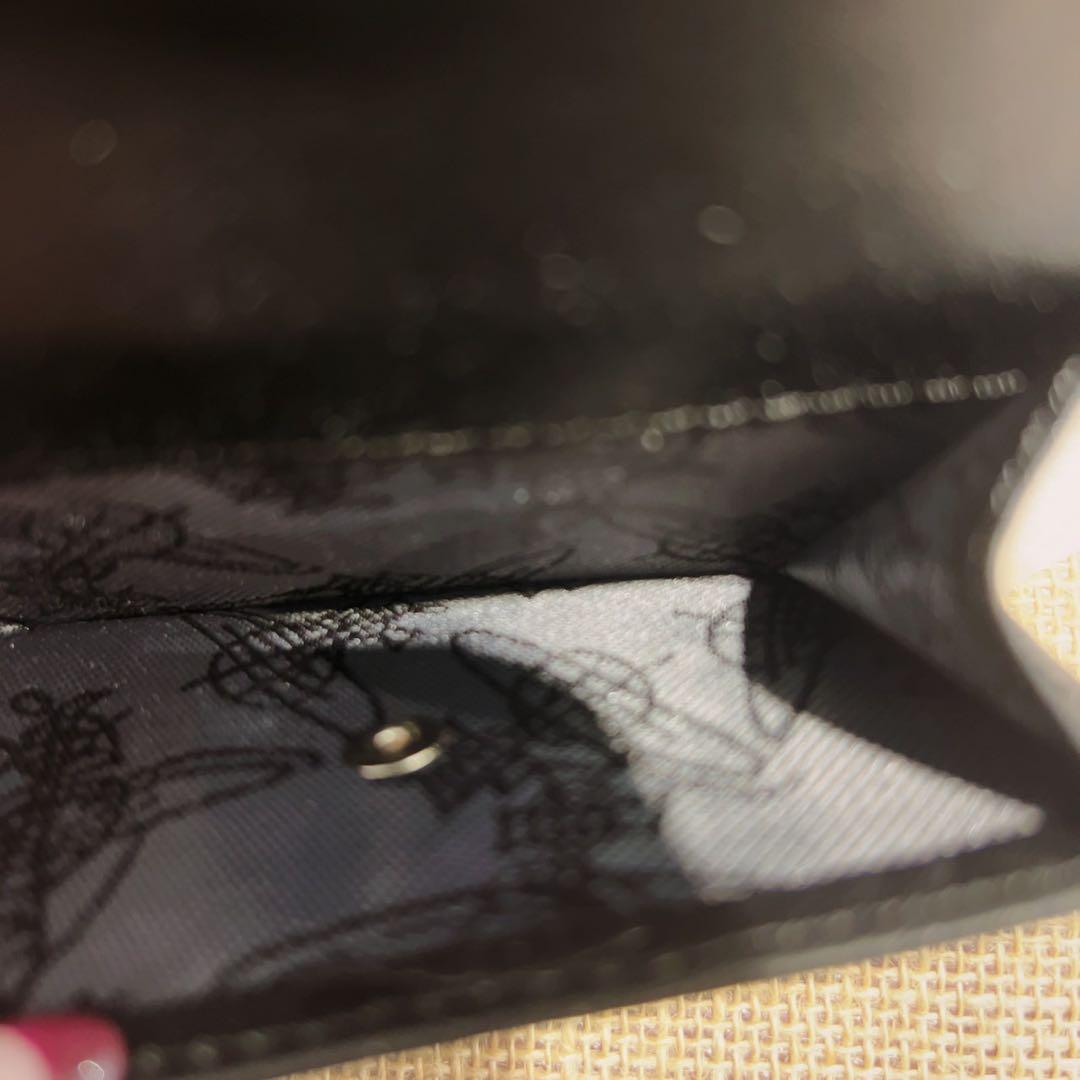 Vivienne W estwoodブラック三つ折り財布 エンボスデザイン