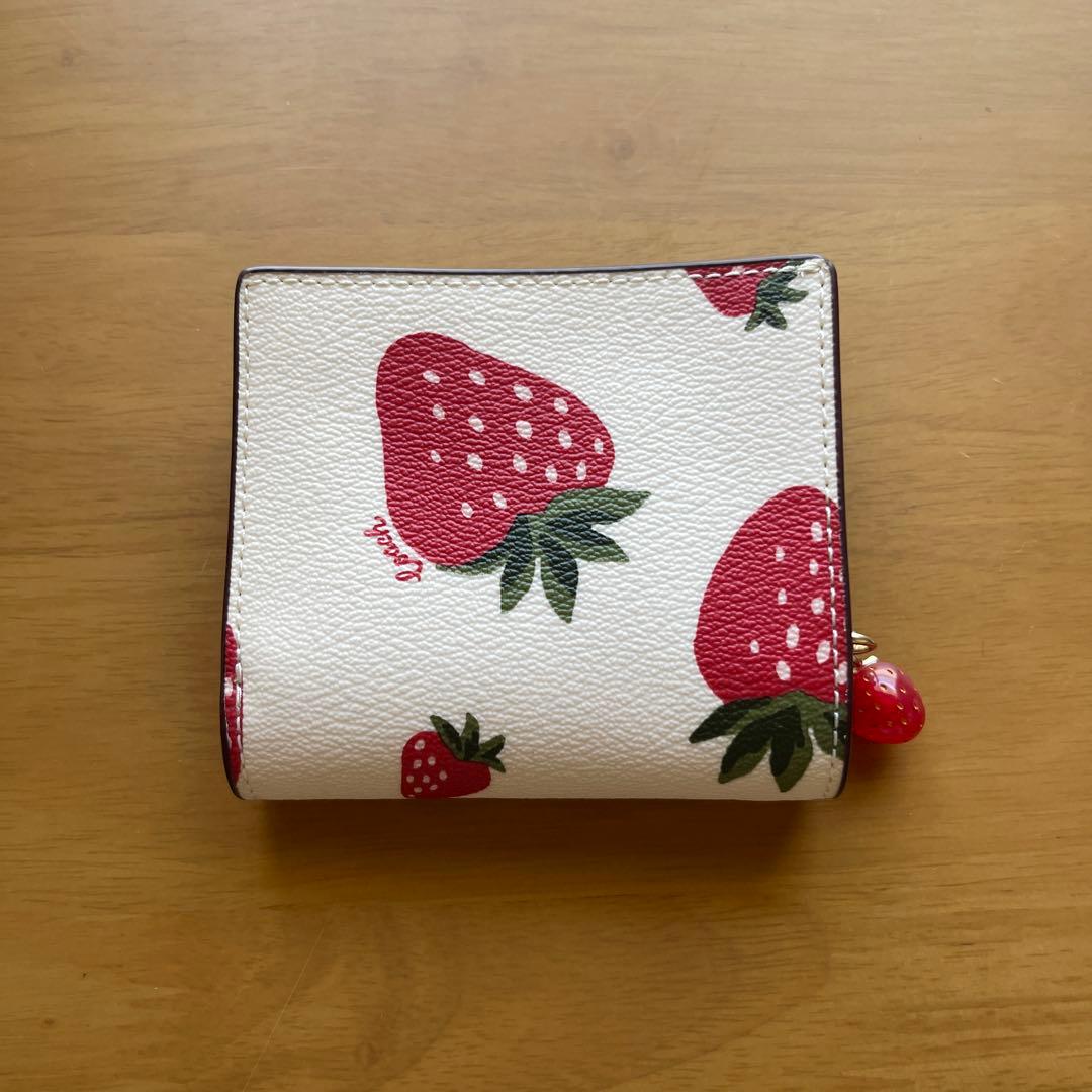COACH いちご 財布　新品未使用