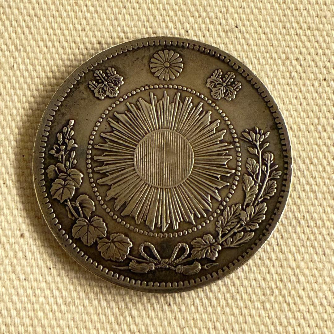 日本 銀製旧貨幣 一圓 龍の彫刻　明治三年 大日本 