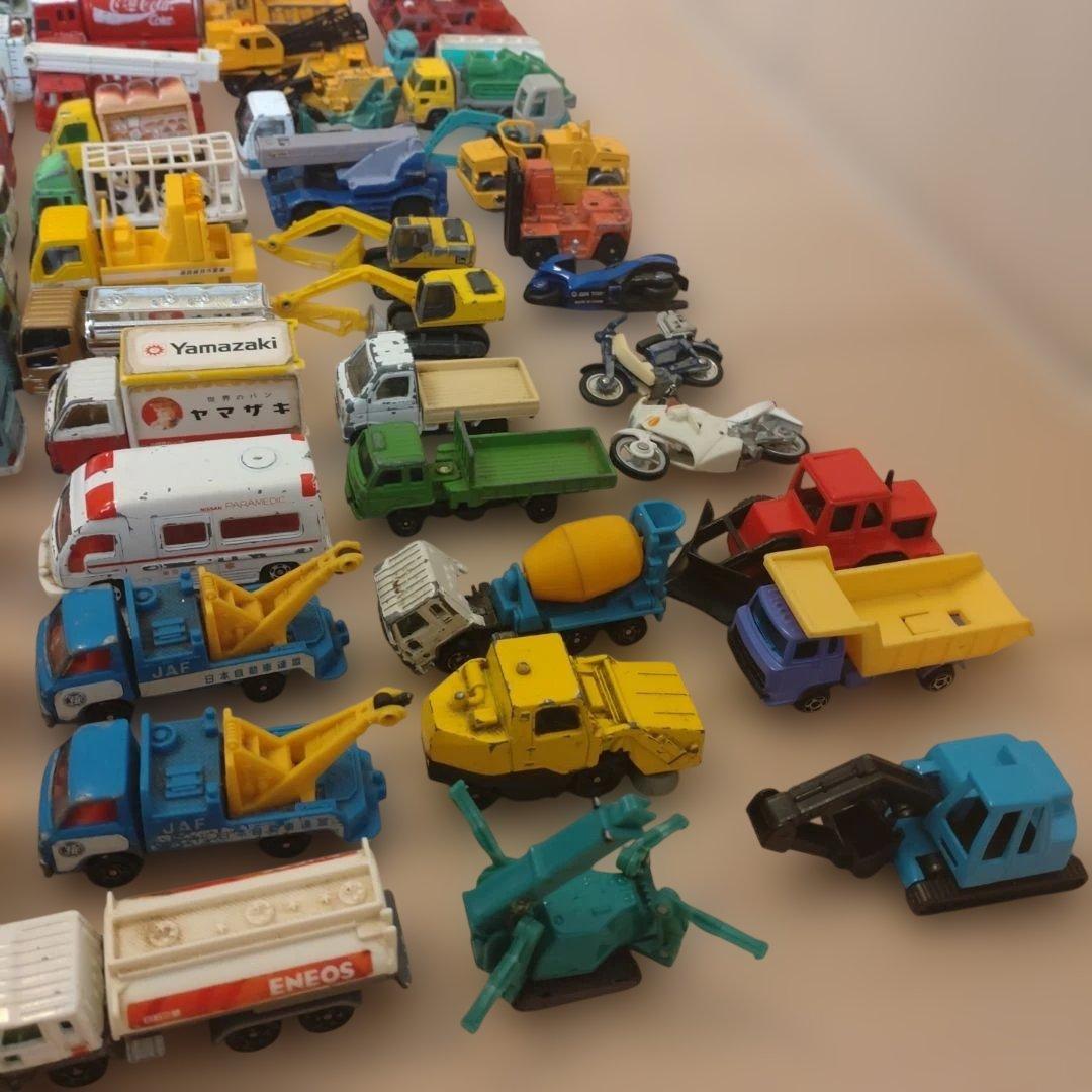 トミカ まとめ売り（トミカ１１１台＋バイク３台＋他メーカ－３台）ジャンク品