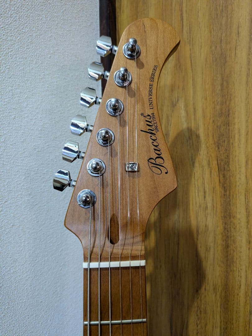 Bacchus ストラトキャスター SSH ユニバースシリーズ