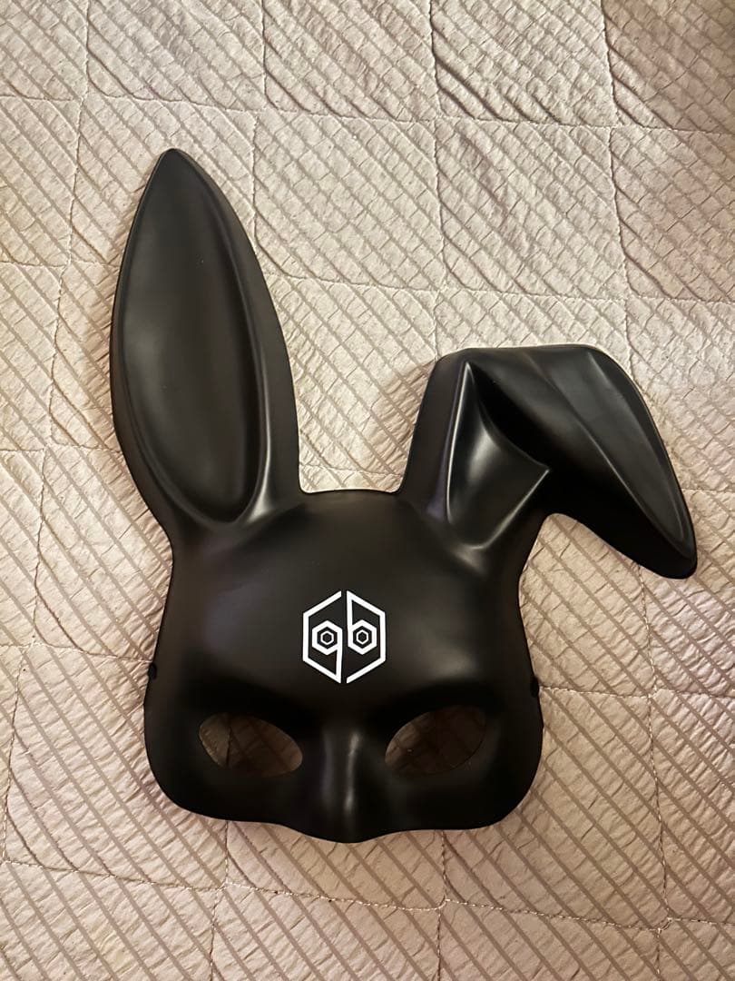 女王蜂　ウサギお面