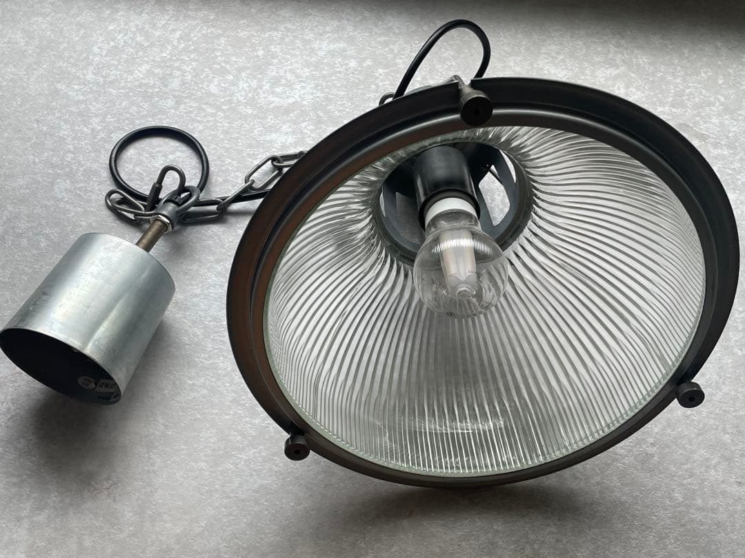 アクメファニチャー　ペンダントランプ