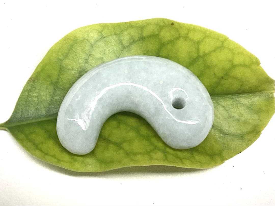 本物の氷*アイスジェード 糸魚川翡翠勾玉　人気の平家古墳型 鑑定ソーティング付