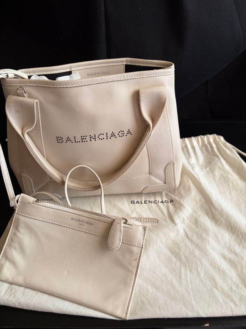 BALENCIAGA ネイビーカバスS クリームホワイト　バレンシアガ バッグ