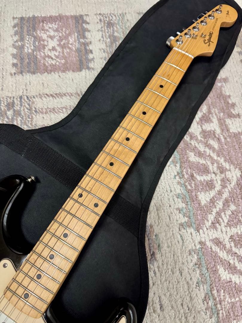 Squier by Fender スクワイヤーのストラト 黒色 メイプルネック