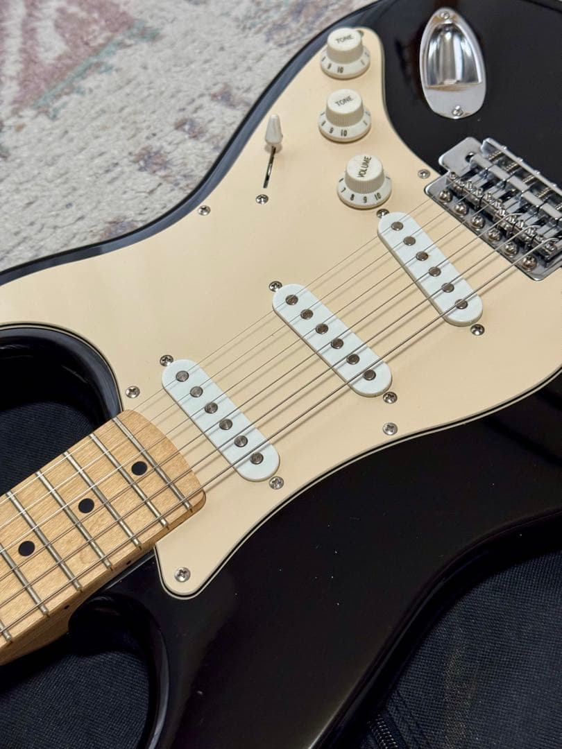 Squier by Fender スクワイヤーのストラト 黒色 メイプルネック