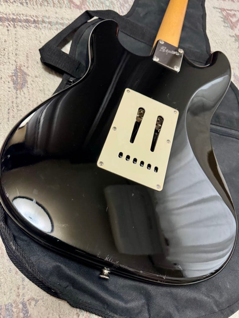Squier by Fender スクワイヤーのストラト 黒色 メイプルネック