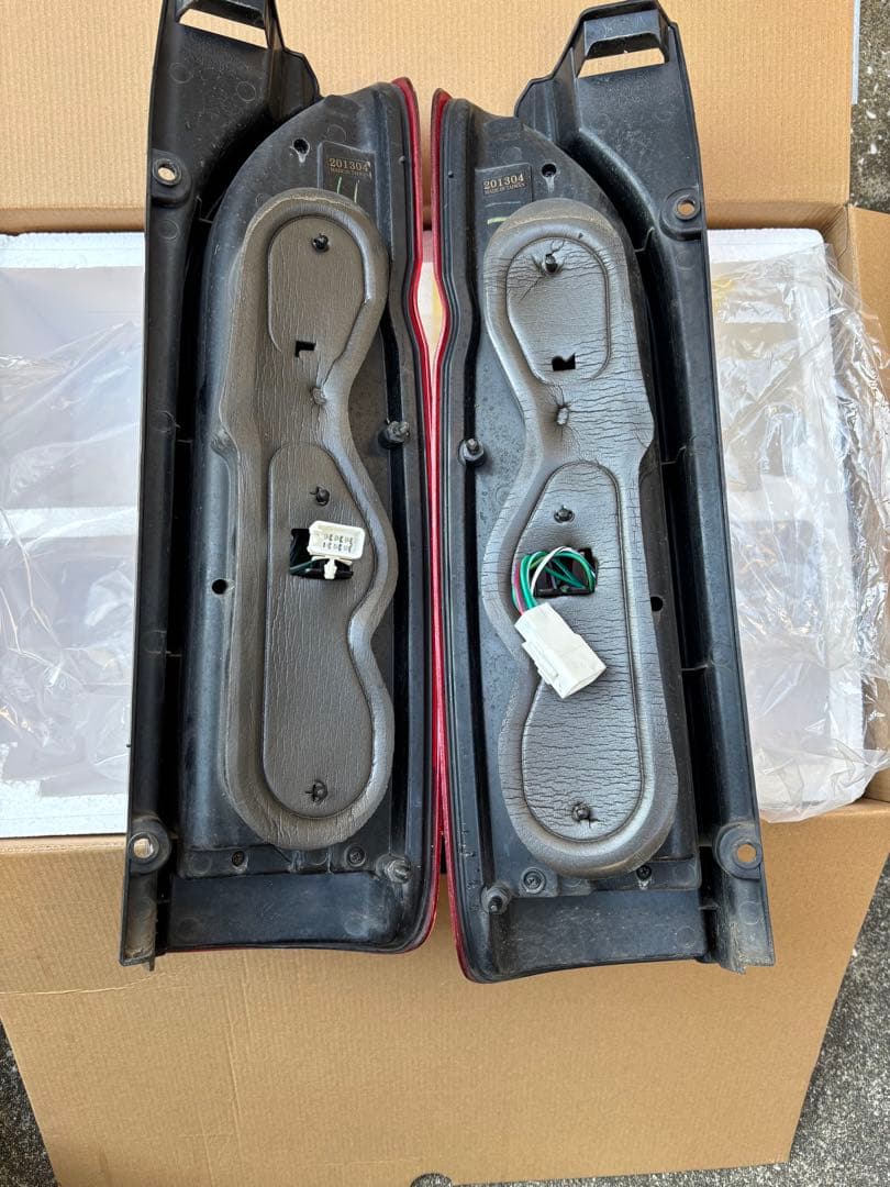 ハイエース　Valenti テールランプ　ブレーキランプ　両側