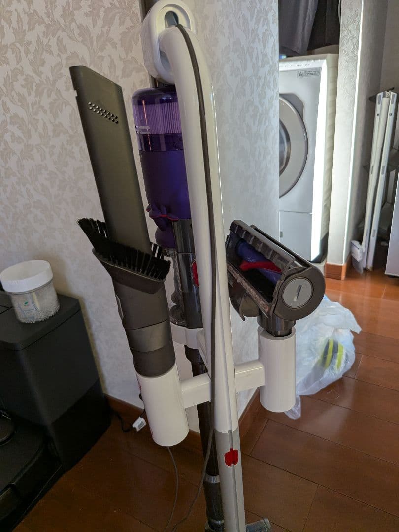 ダイソン dyson スティック掃除機 充電スタンド付き 美品