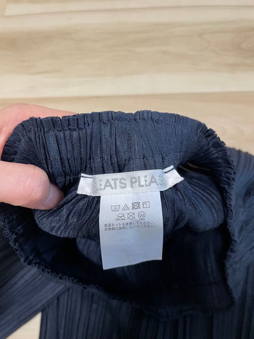 10/7まで値下げ中　MELLOW PLEATS パンツ　定価59,400円