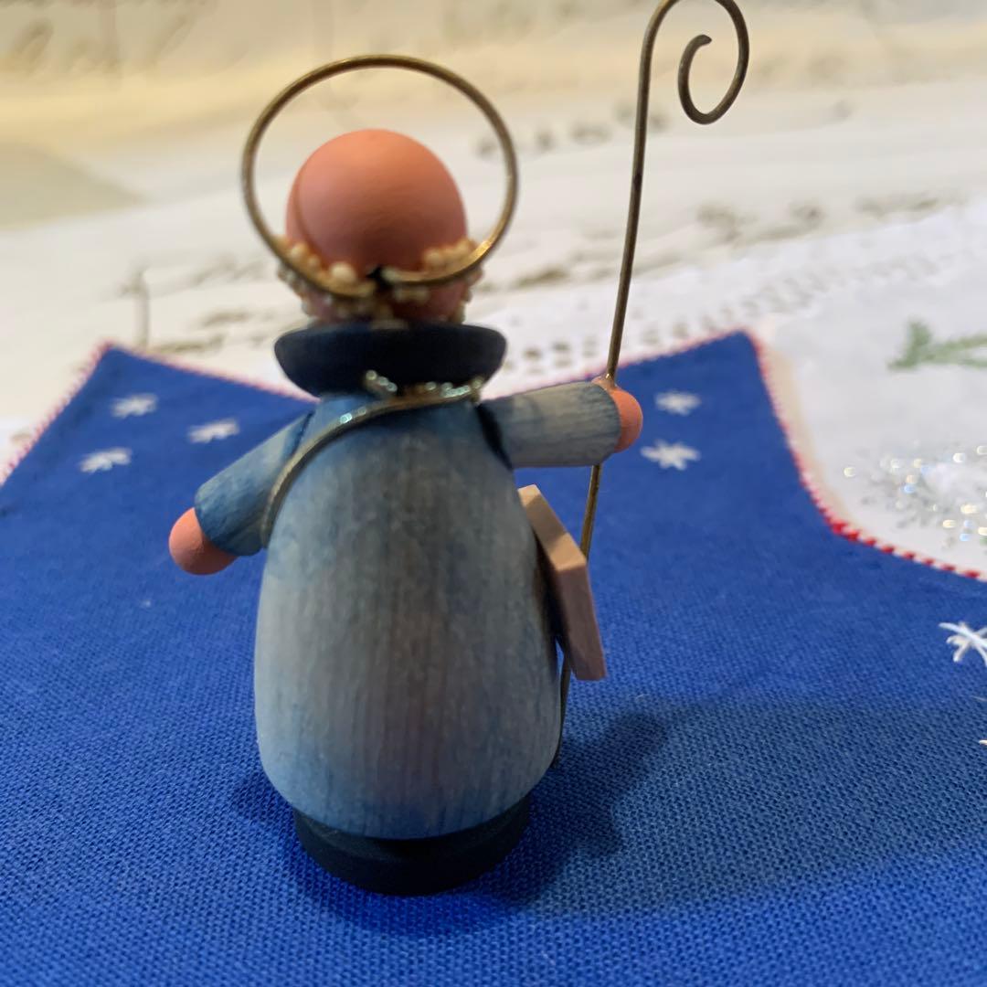 ドイツ製　木製人形　エルツ　ヘニッシユ工房の聖家族と羊飼い牛さんの可愛いセット！