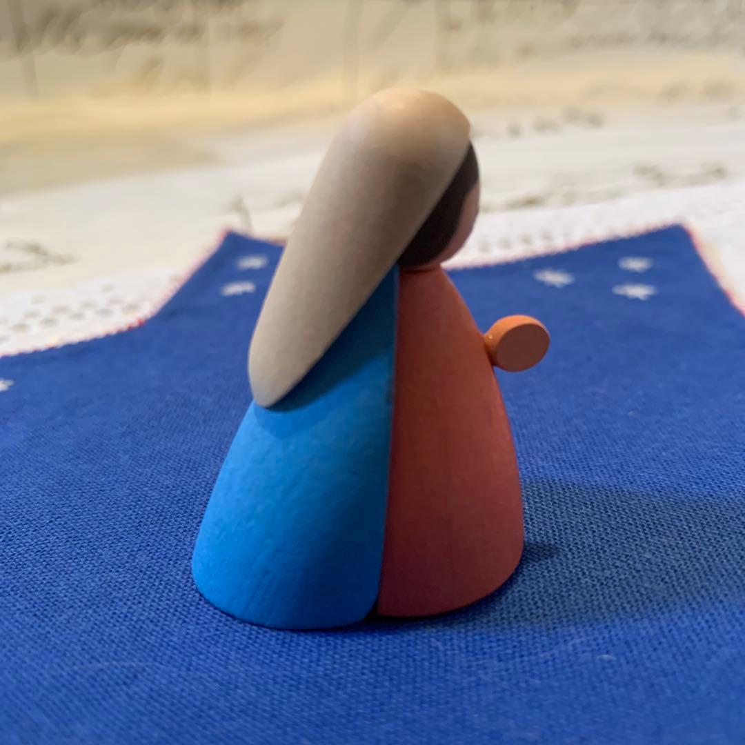 ドイツ製　木製人形　エルツ　ヘニッシユ工房の聖家族と羊飼い牛さんの可愛いセット！